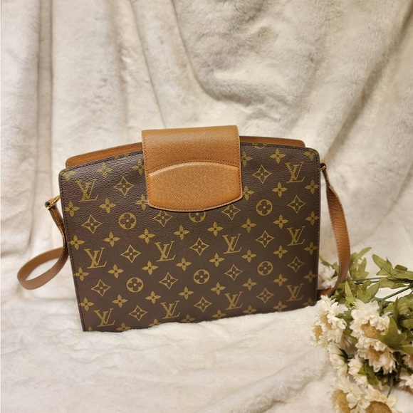 Authentic Louis Vuitton Courcelles shoulder bag - Picture 4 of 16